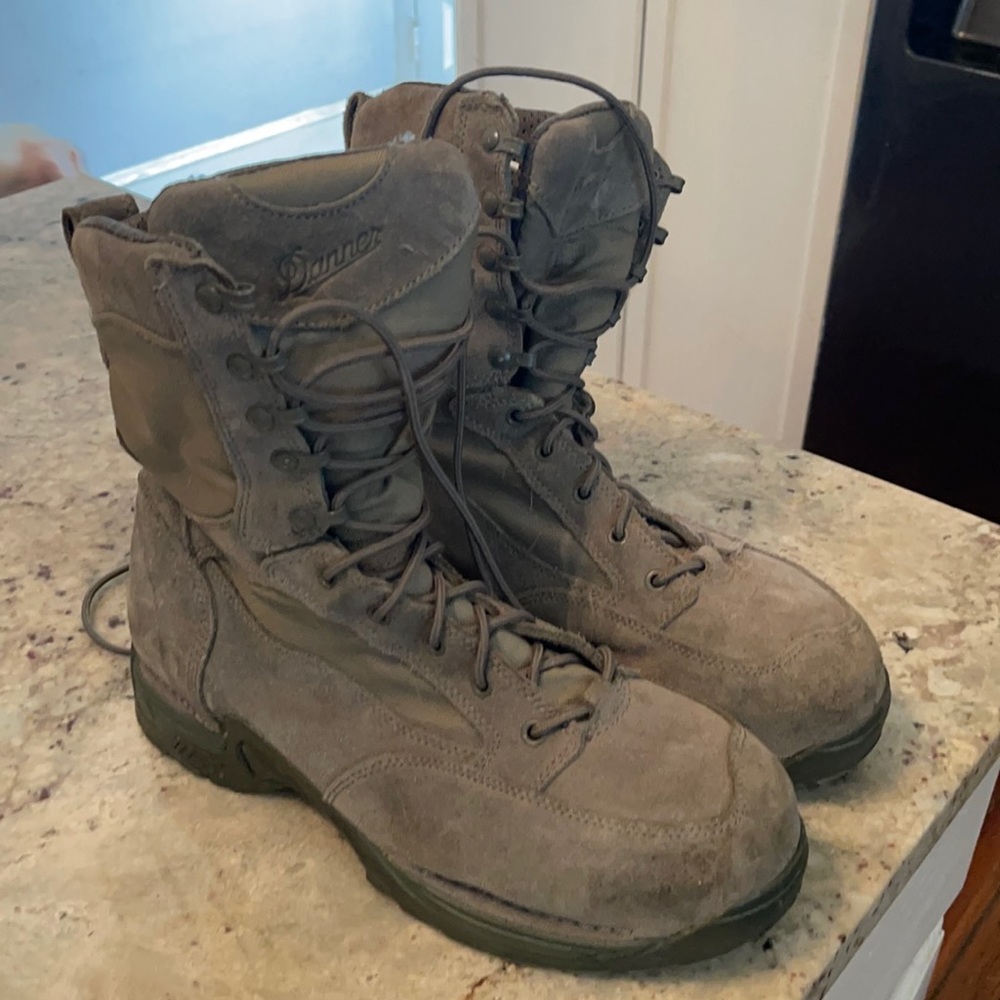 Danner we olive green composite toe boots.